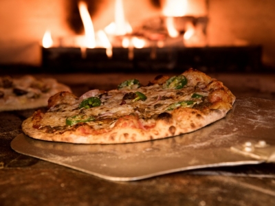 Pizza Parfaite : Comment le Bon Équipement Peut Faire Toute la Différence